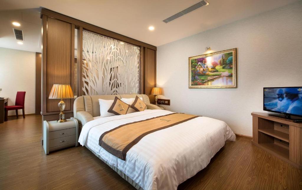 Royal Palace Hotel Tuyen Quang Exterior photo